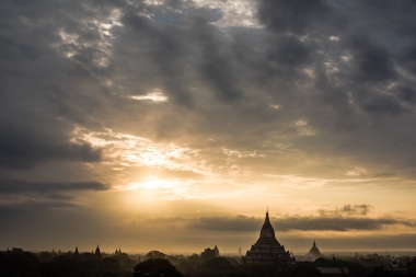 Bagan al amanecer